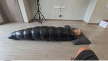 マスク女の部屋に突入
